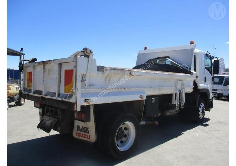 caption Isuzu FTR900