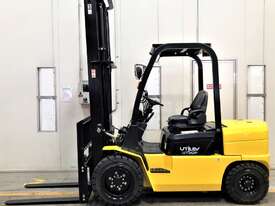 3T Diesel Counterbalance Forklift - Runout Special - picture0' - Click to enlarge
