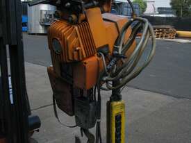 1000kg Electric Chain Hoist with Motorised Trolley - Balkancar B103 - picture1' - Click to enlarge