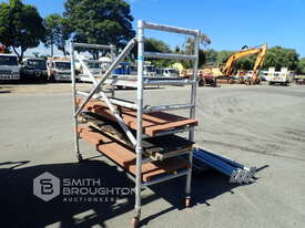 2M SCAFFOLDING & 4 X ACROW PROPS - picture0' - Click to enlarge