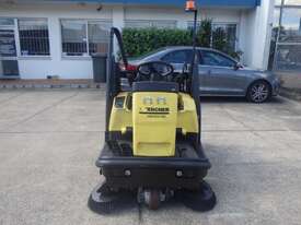Sweeper for sale. Selling As is, great for parts or to fix. Grab a bargain! - picture0' - Click to enlarge