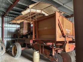 Used Hilder single row potato harvester - picture0' - Click to enlarge