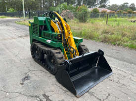 Kanga DT725 Skid Steer Loader - picture0' - Click to enlarge