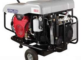  Portable screw compressor with built in dryer,  50 hrs Demo machine - picture0' - Click to enlarge