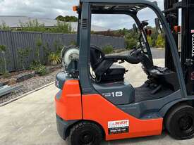 Forklift 1.8T Toyota Standard Mast With Tyne Positioners - picture1' - Click to enlarge