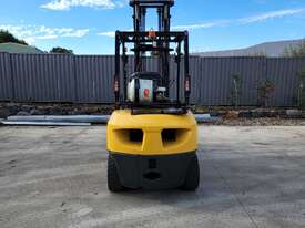 Komatsu 3T Forklift with 360 Degree Rotating Clamp - picture2' - Click to enlarge