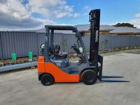 Forklift 1.8T Toyota  - picture0' - Click to enlarge