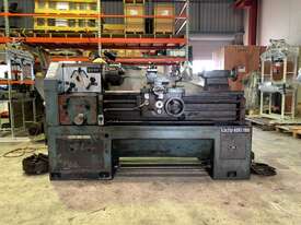 Taiwanese Centre Lathe 400x1000 - picture2' - Click to enlarge