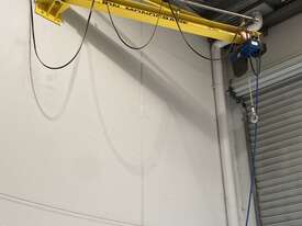 1000kg Chain Hoist 2018 (ONLY USED TWICE) - picture0' - Click to enlarge