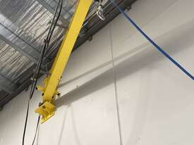 1000kg Chain Hoist 2018 (ONLY USED TWICE) - picture0' - Click to enlarge