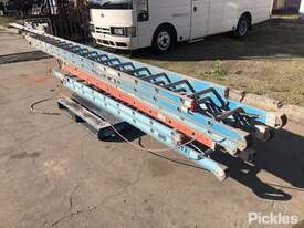 Pallet Of Extendable Ladders - picture0' - Click to enlarge