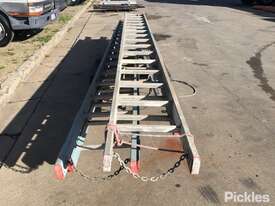 Pallet Of Extendable Ladders - picture0' - Click to enlarge