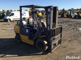 1999 Komatsu FG25T-12 - picture0' - Click to enlarge