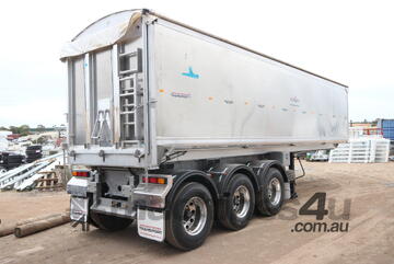 2024 Aluminium Grain Tipper stock slightly faded wheel guards and tarp discount by 10k while stock