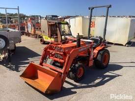 Kubota B7100 HST - picture0' - Click to enlarge