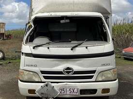 Hino 300 - picture0' - Click to enlarge