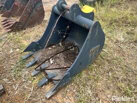 Hyundai Digging Bucket, 750mm - picture0' - Click to enlarge