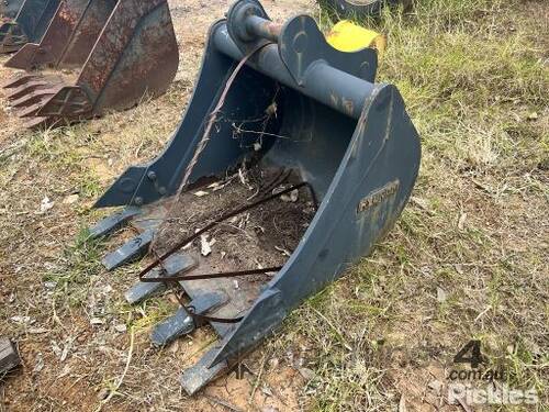 Hyundai Digging Bucket, 750mm