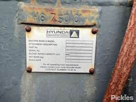 Hyundai Digging Bucket, 750mm - picture1' - Click to enlarge