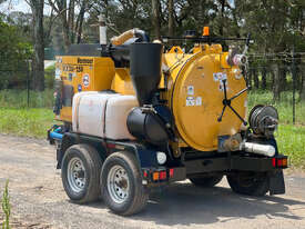 Vermeer VX30-250 Vacuum Cleaner Sweeping/Cleaning - picture1' - Click to enlarge