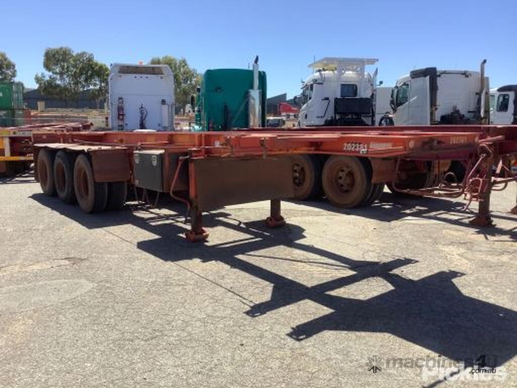 Buy Used barker HEAVY DUTY TRIAXLE Tipper Trucks in , Listed on