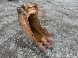 Komatsu 390mm Trench Bucket - picture0' - Click to enlarge