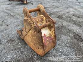 Komatsu 390mm Trench Bucket - picture1' - Click to enlarge