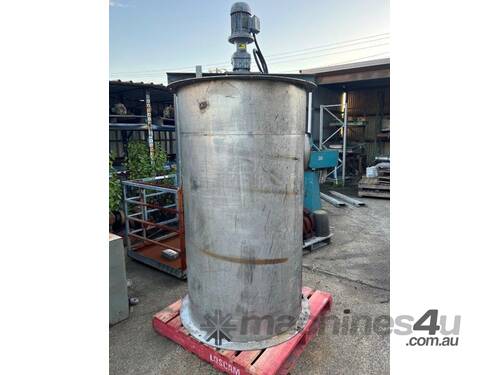 Stainless Steel Tank with Mixtec mixer, approx 1300 litre