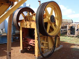 MAXIM JST600 JAW CRUSHER WITH STAND - picture0' - Click to enlarge