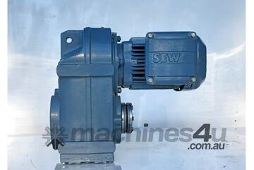 LLOYDS DEALS - 2018 Sew Eurodrive .55 kw Reduction Drive Gearbox Output Rpm : 8.7 Weight : 34 kg Typ