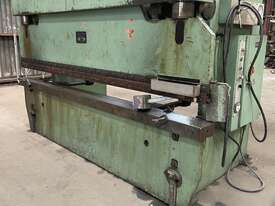 9/1993 100 Tonne Hydraulic Press - picture0' - Click to enlarge