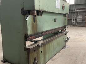 9/1993 100 Tonne Hydraulic Press - picture1' - Click to enlarge