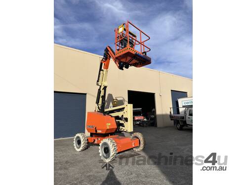 JLG articulating boom lift 