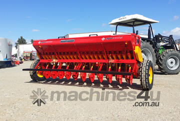 FARMTECH BM 12 SSB SINGLE DISC SEED DRILL + SMALL SEED BOX (2.5M)