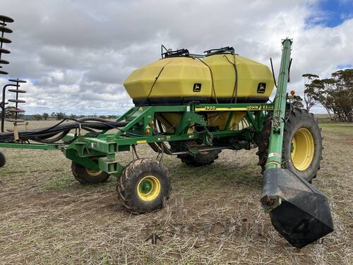 2000 John Deere 1900 Air Drills