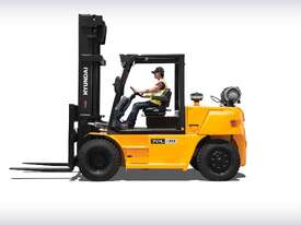 Hyundai Forklift 7T LPG Model 70L-7A - picture1' - Click to enlarge