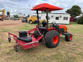 KUBOTA B3300 TRACTOR WITH SLASHER - picture2' - Click to enlarge