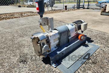 DOYLE PUMP & ENGINEERING - Mono/SSP Sanitary Rotary Lobe Pump Set