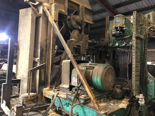 TWIN FORANO BANDSAW SYSTEM CW END DOGGING RECIPROCATING LOG CARRIAGE, LOG INFEED DECKS & OUTFEED