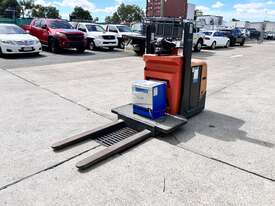 2010 BT OSE100W Electric Pallet Truck - picture0' - Click to enlarge