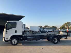 2014 Isuzu FRR600 MWB Cab Chassis - picture2' - Click to enlarge