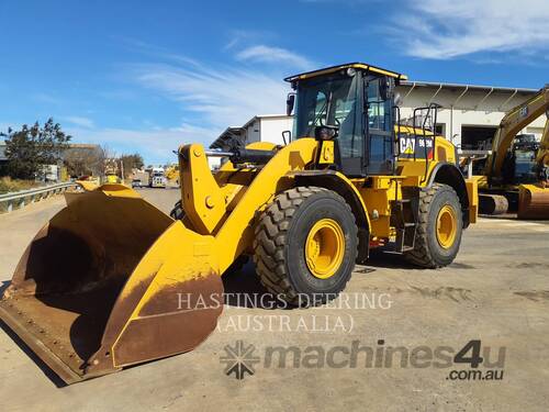caption CAT 962M Wheel Loaders integrated Toolcarriers