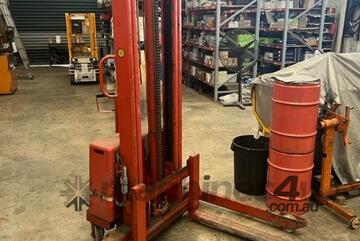 BT Power Lift Pedestrian Walkie Stacker 1000KG BT Power Lift Pedestrian Walkie Stacker 1000KG