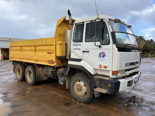 2002 Nissan UD CW320 Day Tipper