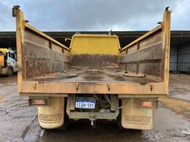 2002 Nissan UD CW320 Day Tipper - picture2' - Click to enlarge