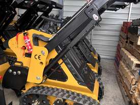 Skid Steer Loader - Tracked - Rover TWH 823 Twin Joysticks, Honda Engine - picture0' - Click to enlarge