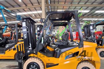 UN Forklift 3.5T Diesel - EXCLUSIVE BRAND   F SERIES 4.5M TRIPLEX MAST!!