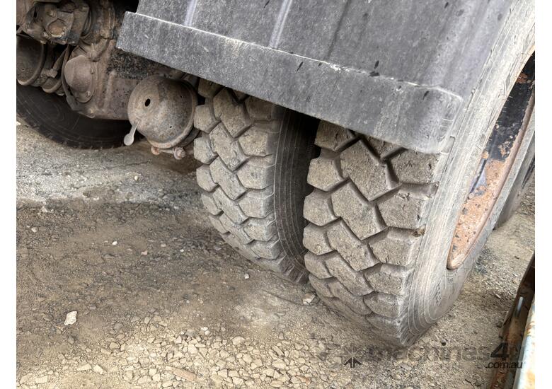 2010 Mack CSMR 8x4x4 Service Truck