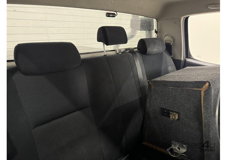 caption 2014 Toyota Hilux SR5 Diesel Dual Cab Ute