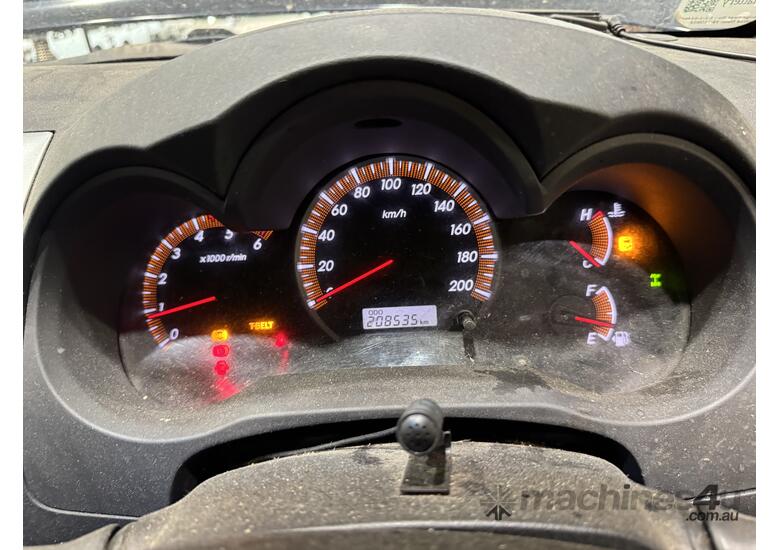 caption 2014 Toyota Hilux SR5 Diesel Dual Cab Ute